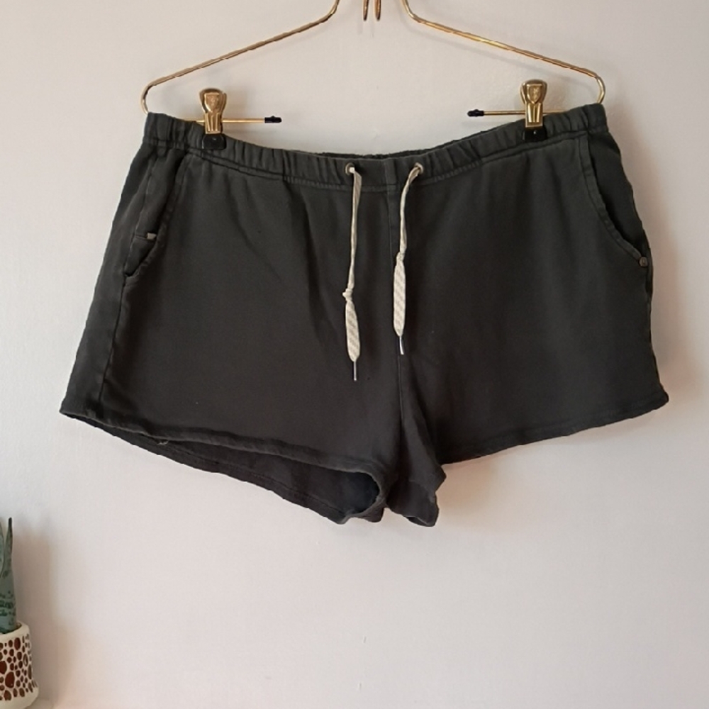 Vuori Dark Gray Athletic Shorts women's large yoga shorts